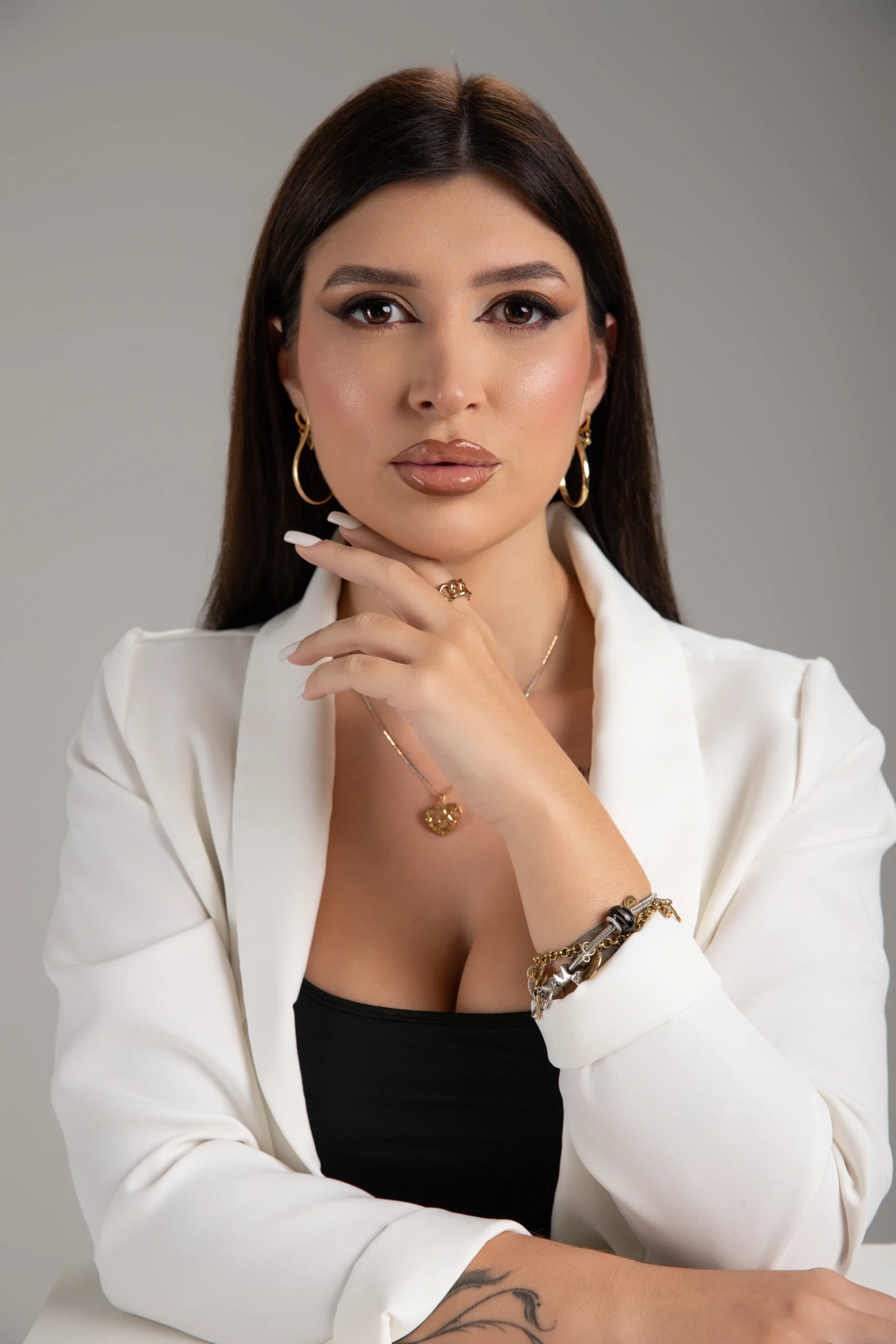 Foto da Dra. Isa Almeida, farmacêutica esteta